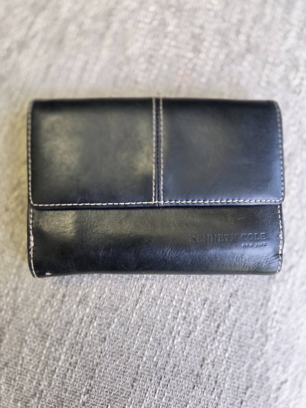 Kenneth Cole Wallet Black Leather Fold Wallet with Contrast Stitching